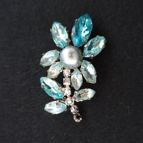 Gorgeous Vintage Mid-Century Blue Rhinestone Silver Tone Flower Brooch - Picture 8 of 11